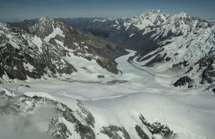 Glaciers in New Zealand are continuously shrinking, facing the risk of disappearing Picture 1