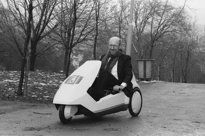 Picture 3 of Handheld computer pioneer dies