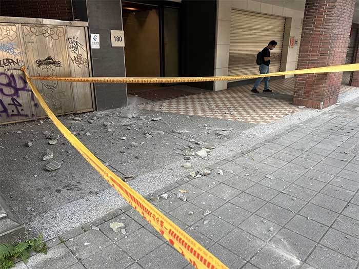 Picture 6 of Houses tilted and mountains collapsed during the Taiwan earthquake