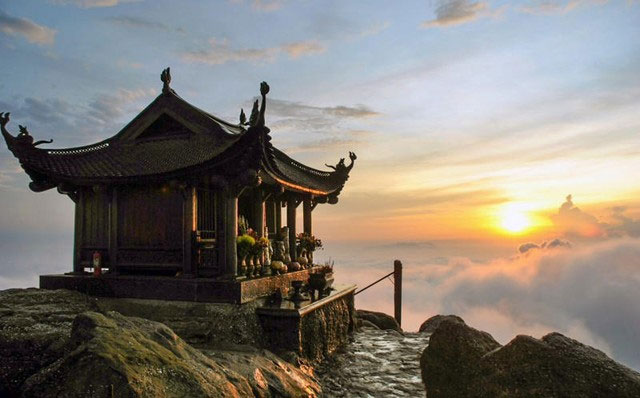 Picture 3 of How did people create the 'golden lotus on the sacred peak of Yen Tu'?