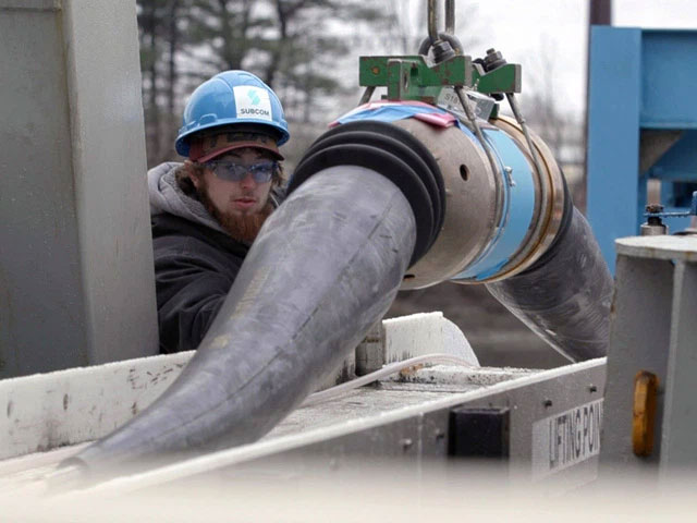 How Google, Facebook put thousands of miles of fiber optic cable under the sea floor? Picture 14