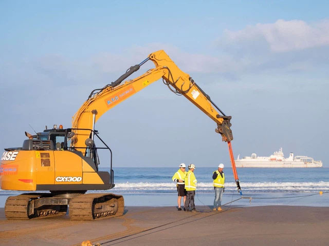 How Google, Facebook put thousands of miles of fiber optic cable under the sea floor? Picture 18