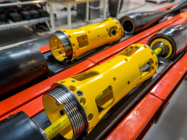How Google, Facebook put thousands of miles of fiber optic cable under the sea floor? Picture 7