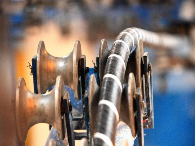 How Google, Facebook put thousands of miles of fiber optic cable under the sea floor? Picture 8