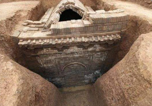 How long can a person buried alive for burial live in the grave? Picture 2