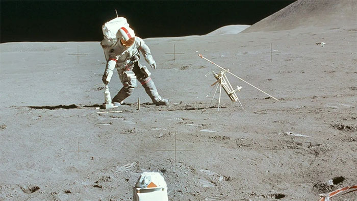 How much is time on the Moon different from that on Earth? Picture 1