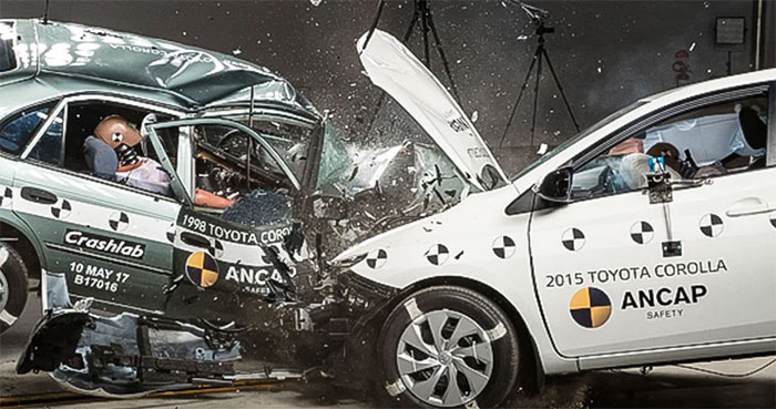Picture 4 of How terrible is a car accident at 200km/h?