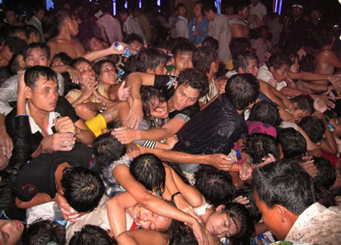 Picture 1 of How to survive in a mob?