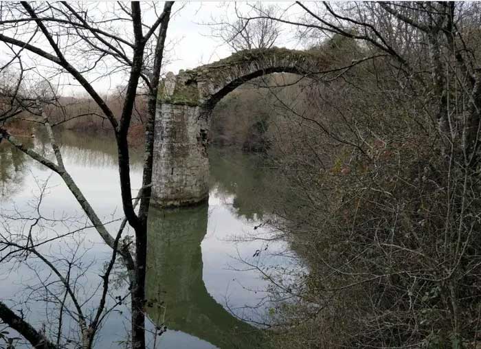 Picture 2 of Identifying the mysterious bridge in the Mona Lisa painting