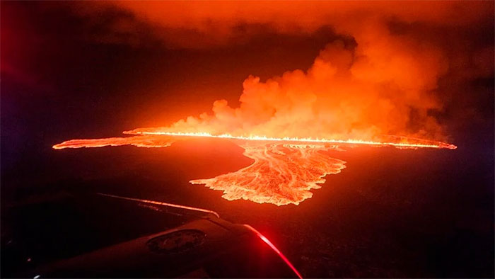 In less than a year, a volcano in Iceland erupted 7 times. Picture 1