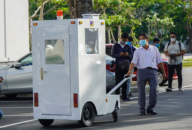 Picture 1 of Inventing a cabin to carry Covid-19 patients in isolation