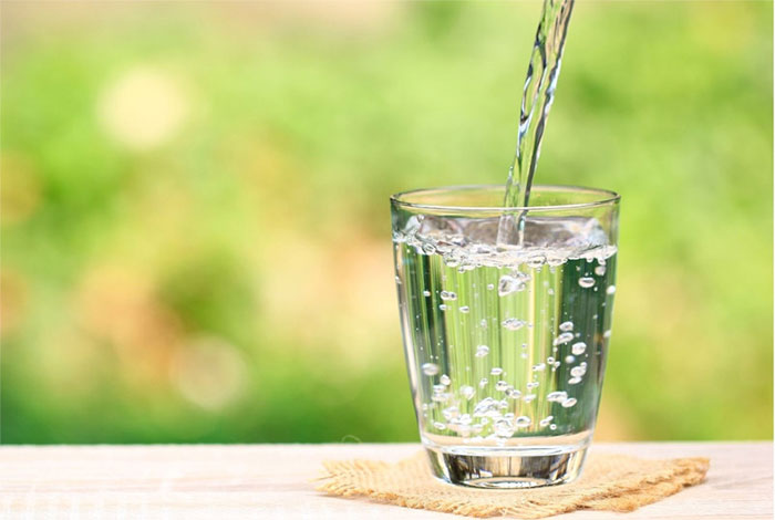 Is it better to drink boiled and cooled water or tea for your health? Picture 1