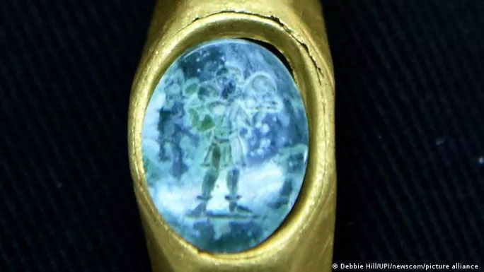 Picture 1 of Israel finds Christian 'Good Shepherd' ring in Roman shipwreck