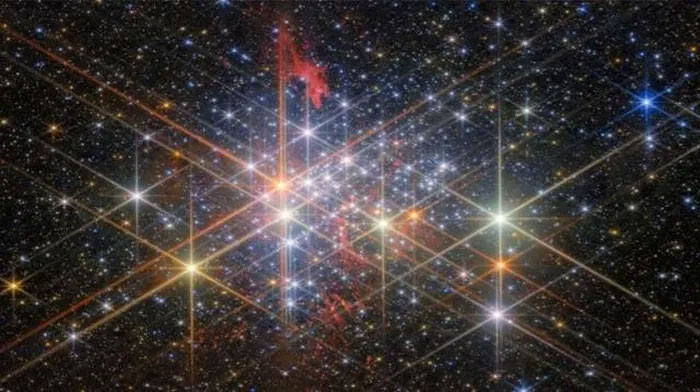Picture 1 of James Webb Telescope Discovers Massive Supercluster Hidden Deep in the Milky Way