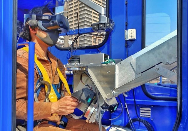 Japan makes giant construction robots controlled by virtual reality, cool like the Jaegers in Pacific Rim Picture 2