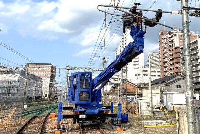 Japan makes giant construction robots controlled by virtual reality, cool like the Jaegers in Pacific Rim Picture 3