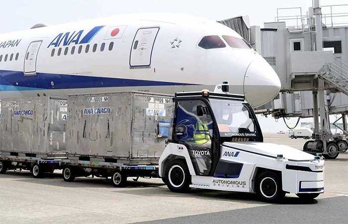 Picture 1 of Japan tests self-driving cars at airports.