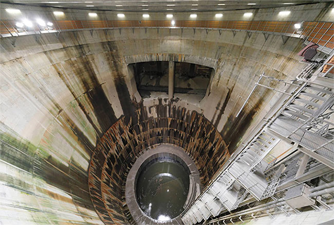 Picture 4 of Japan's world champion anti-flood underground construction: Each tank can hold 1 space shuttle