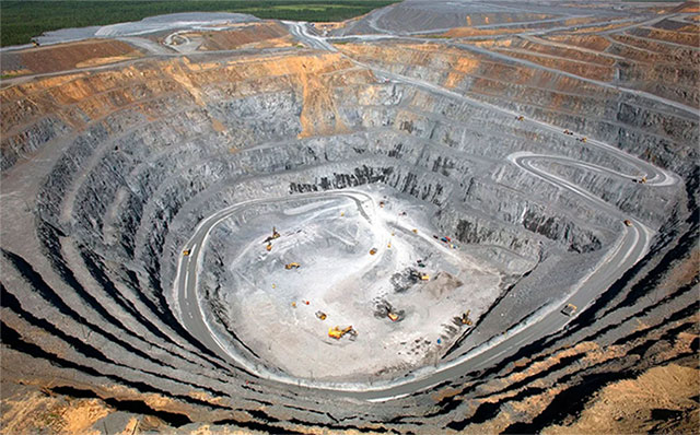 Picture 1 of Just found a rare earth 'given' mine, enough for the world to use for 1,000 years: Which country is lucky to own?