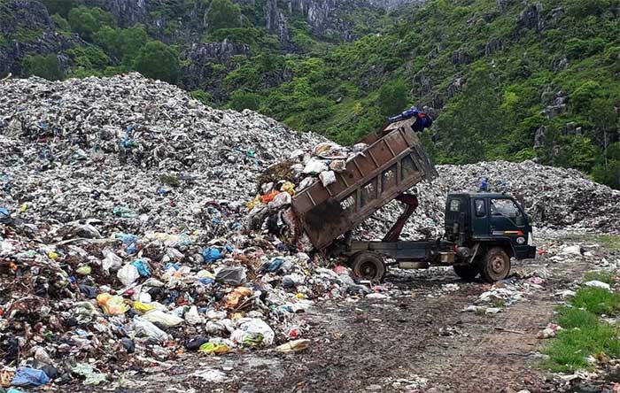 Picture 1 of Landfills are destroying the Earth