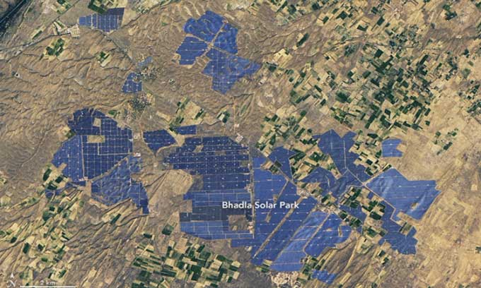 Landsat 8 satellite takes pictures of millions of solar cells seen from space Picture 1