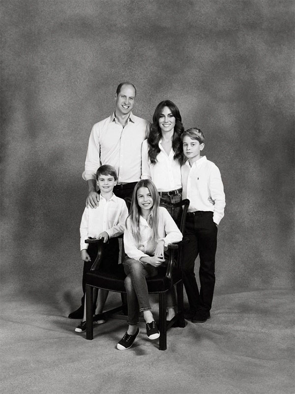 Let's look back at the British Royal Family's Christmas card series over the past 100 years Picture 10