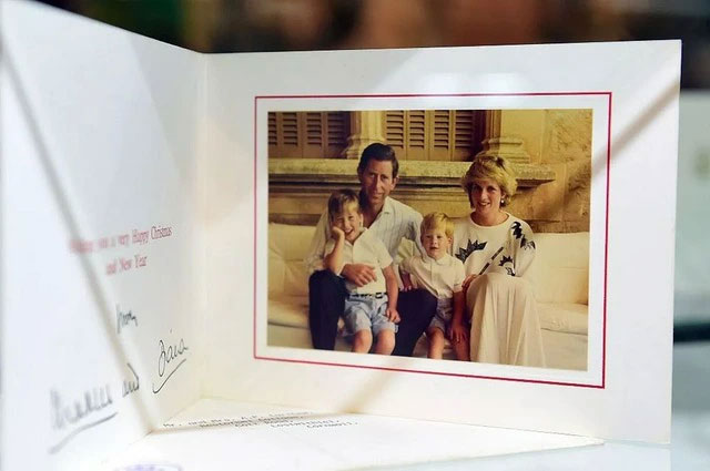 Let's look back at the British Royal Family's Christmas card series over the past 100 years Picture 6