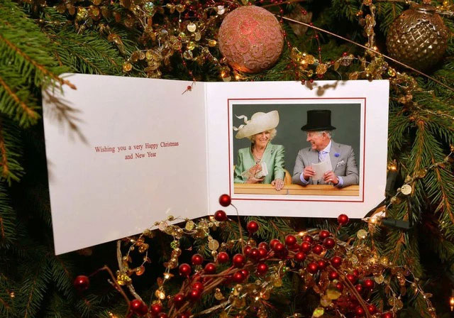 Let's look back at the British Royal Family's Christmas card series over the past 100 years Picture 9