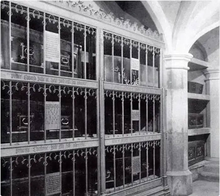 Picture 7 of Little-known secrets inside the 200-year-old British Royal crypt