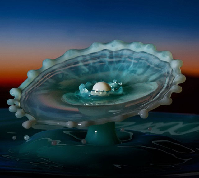 Picture 1 of Looking at these stunning photos of water droplets, it's like viewing sculptures.