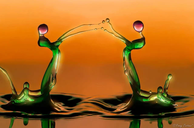 Picture 3 of Looking at these stunning photos of water droplets, it's like viewing sculptures.