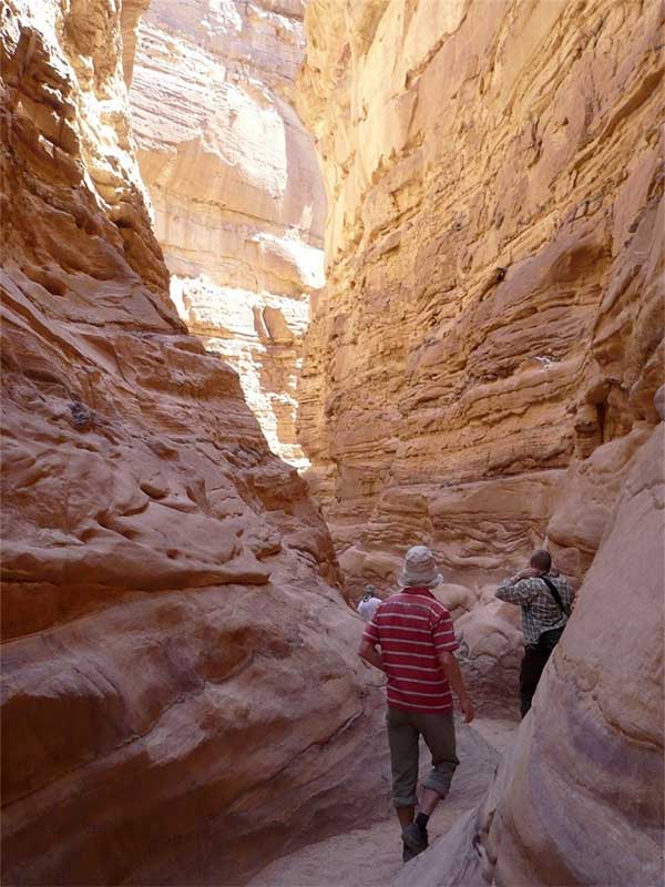 Lost in the rainbow canyon that was submerged in the ocean millions of years ago Picture 10