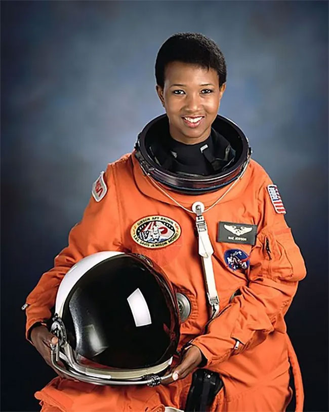 Mae Jemison - America's first African-American female astronaut Picture 2