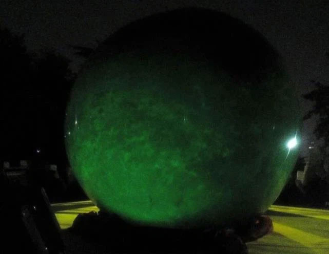 Picture 1 of Man dug up the world's largest 6-ton pearl but no one dared to buy it!
