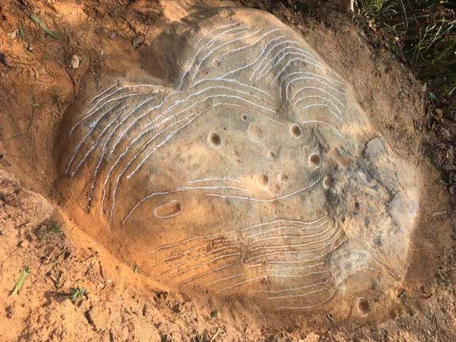 Picture 3 of Many ancient stone blocks carved into terraced fields in Mu Cang Chai were discovered