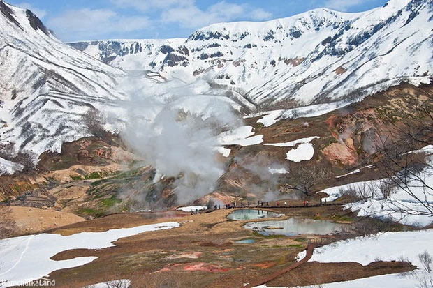 Mesmerized by the hills spewing 'white smoke' as beautiful as a fairyland in birch Picture 3