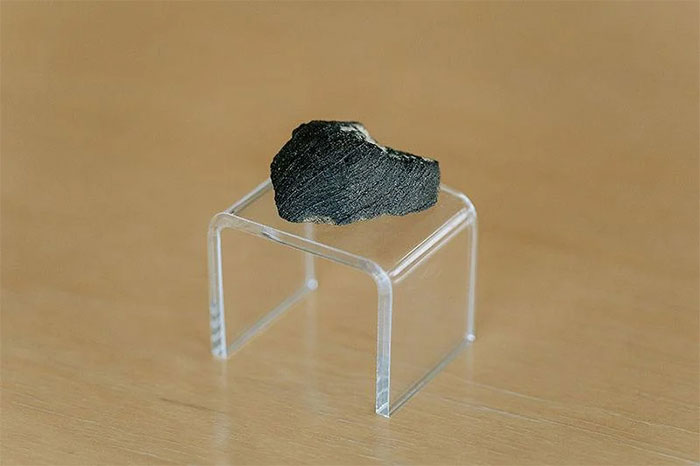 Picture 1 of Meteorites reveal when liquid water appeared on Mars