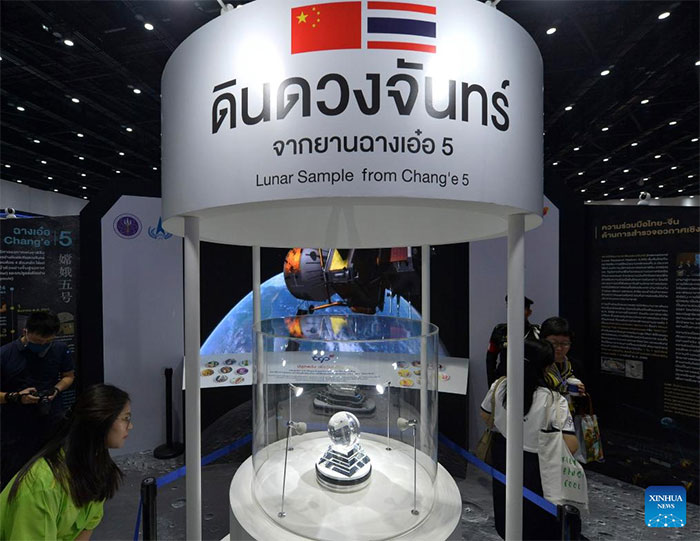 Picture 1 of Moon soil samples attract attention at exhibition in Thailand