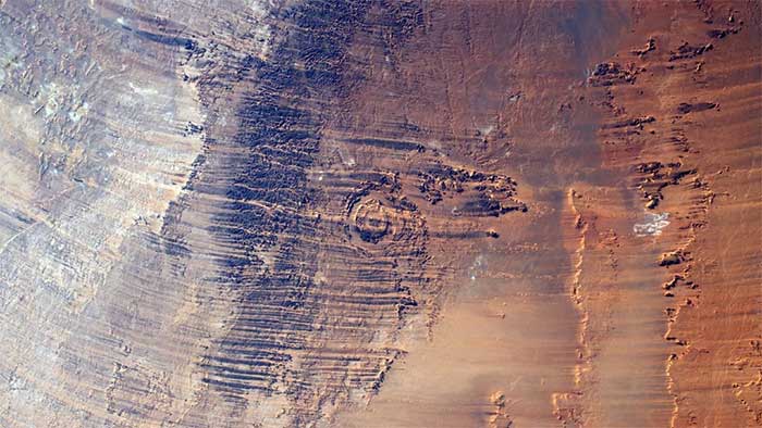 Picture 2 of Moving eye in the Sahara left by 'space killer'