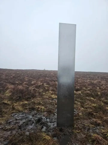 Picture 2 of Mysterious cylinder 'looks like a UFO' appears in Wales