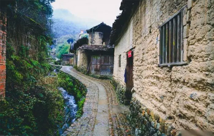 Picture 8 of Mysterious Dwarf Village in China: A fairy tale world hidden in real-life forests and mountains!