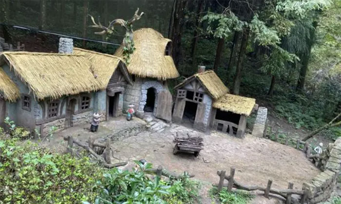Picture 9 of Mysterious Dwarf Village in China: A fairy tale world hidden in real-life forests and mountains!