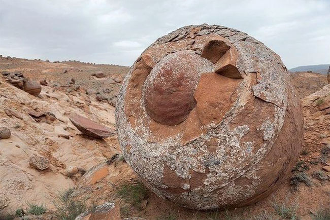 Picture 2 of Mysterious stone balls in Xinjiang are beyond human ability to craft: So where do they come from?