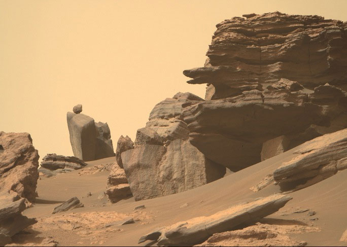 NASA released images of snake heads emerging from other planets Picture 1
