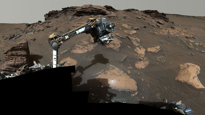 Picture 2 of NASA robot discovers 'organic treasure' on Mars