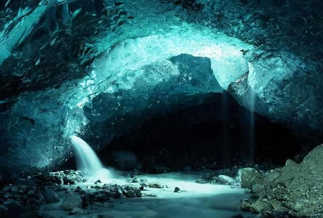 Picture 3 of New discovery in Antarctica: Scientists find mysterious 'giant object' with a diameter of 56km!