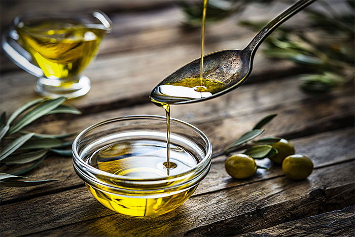 Picture 1 of New research shows: Eating olive oil regularly could save your life