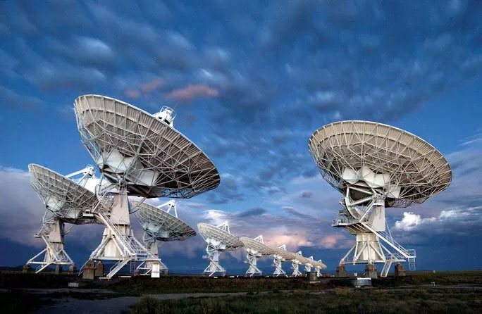 Picture 1 of Observing a black hole, the telescope was suddenly 'bombed' by a strange phenomenon