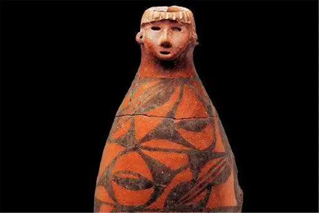 Old farmer dug up a vase with a human face and threw it in the kitchen corner, experts say it is a national treasure Picture 1