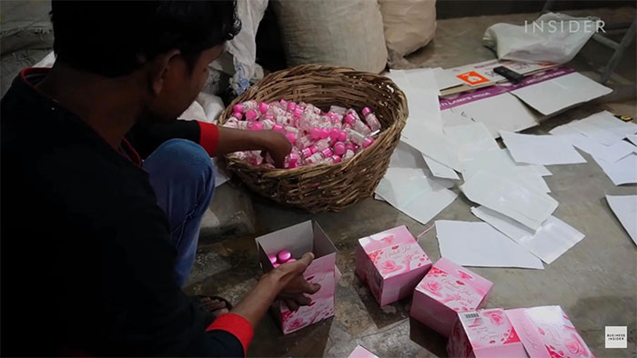 Overview of the production process of 'expensive' earthy perfumes in India Picture 11